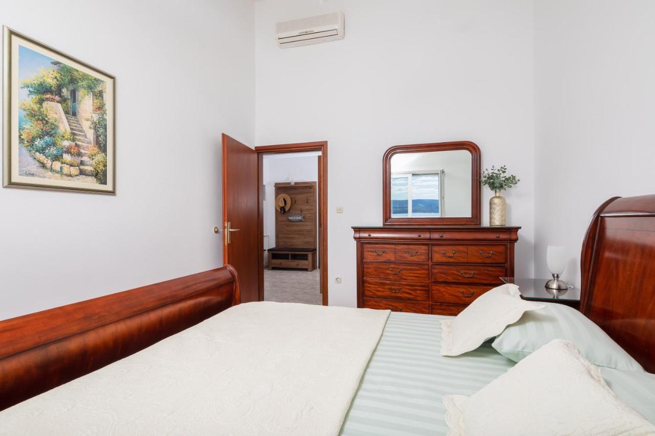 Beachfront Xxl - 2 Apartments Together - Локва-Рогозница Экстерьер фото