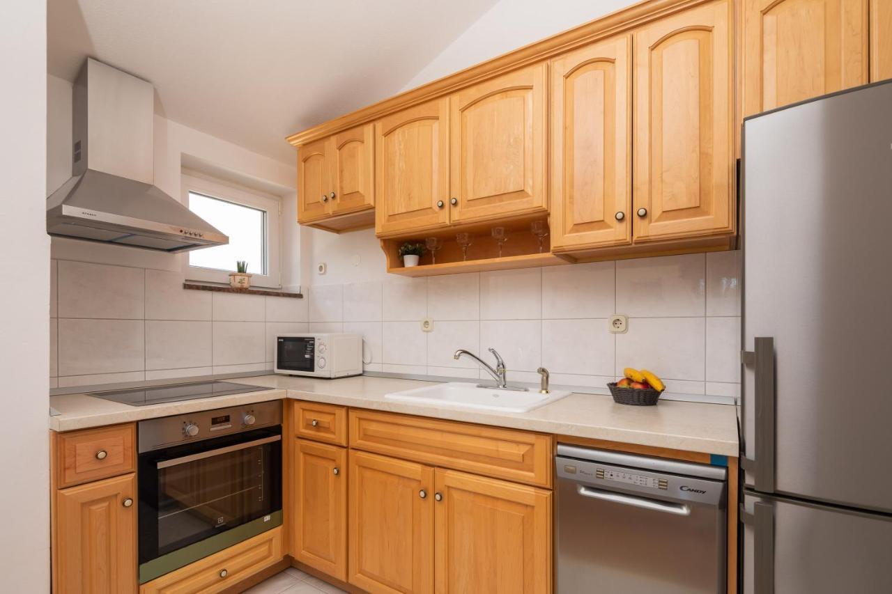 Beachfront Xxl - 2 Apartments Together - Локва-Рогозница Экстерьер фото