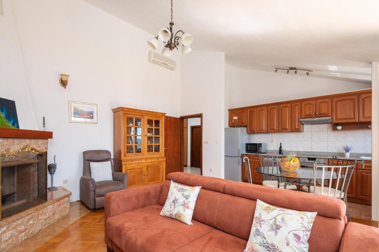 Beachfront Xxl - 2 Apartments Together - Локва-Рогозница Экстерьер фото