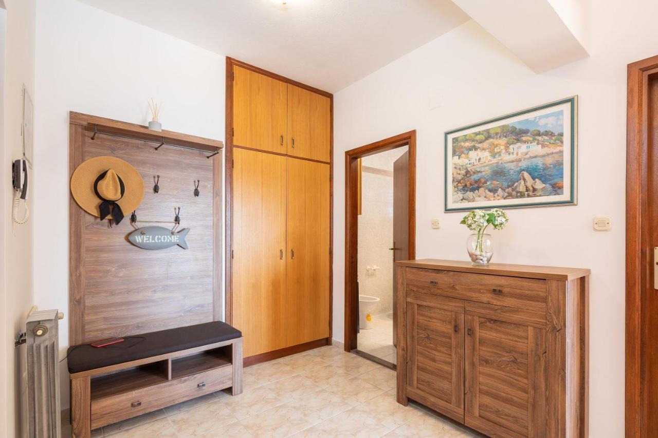 Beachfront Xxl - 2 Apartments Together - Локва-Рогозница Экстерьер фото