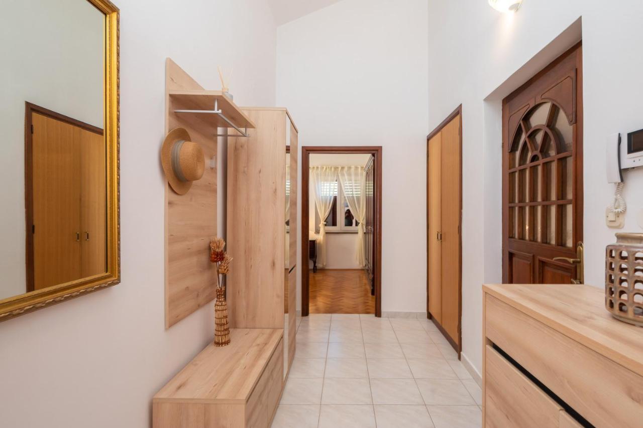 Beachfront Xxl - 2 Apartments Together - Локва-Рогозница Экстерьер фото