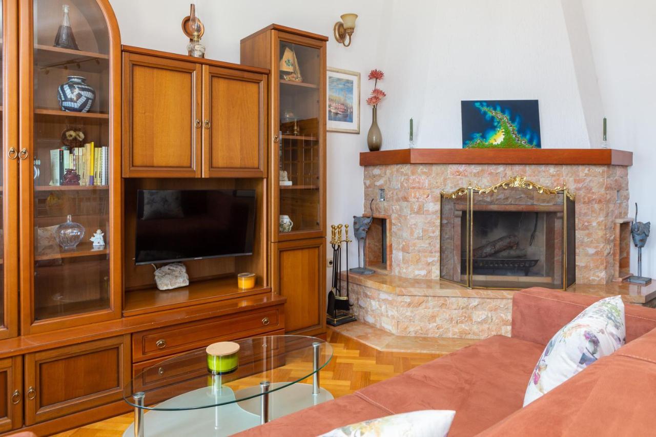 Beachfront Xxl - 2 Apartments Together - Локва-Рогозница Экстерьер фото
